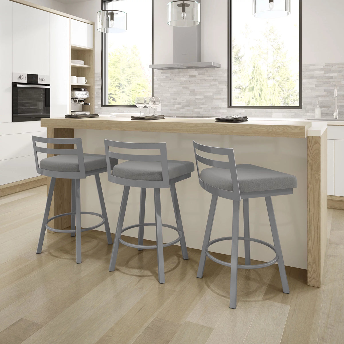 30 In. Swivel Bar Stool R15558
