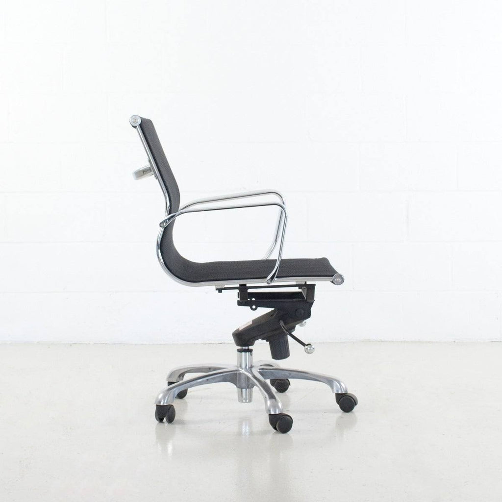 White Highback Ergonomic Mesh Swivel Office Chair A679