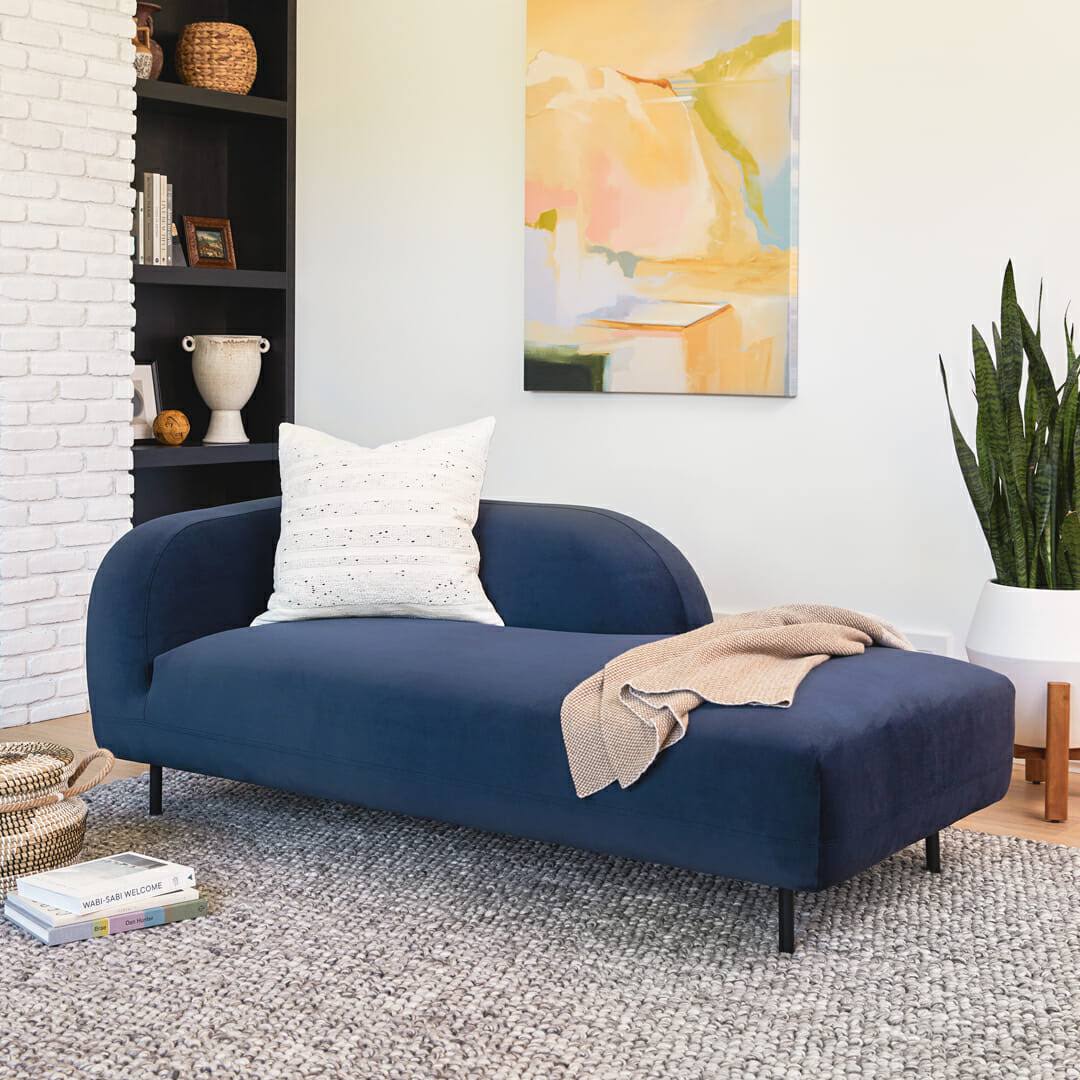 Blue Velvet Daybed with Black Metal Legs O208