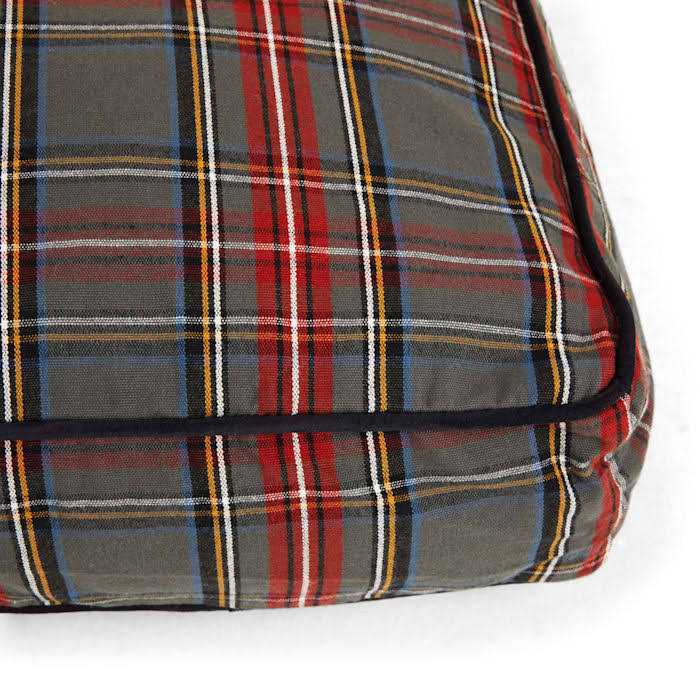 Plaid Dog Bed H8422