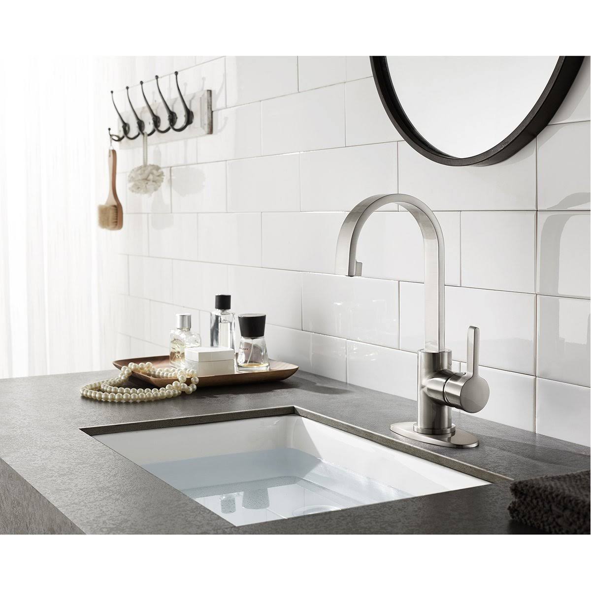 Polished Chrome Single-Handle Bathroom Faucet X546883